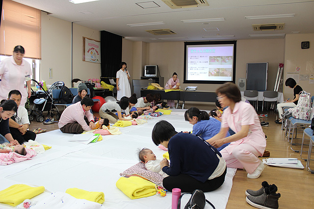 助産師と学ぶ赤ちゃんの発達と運動